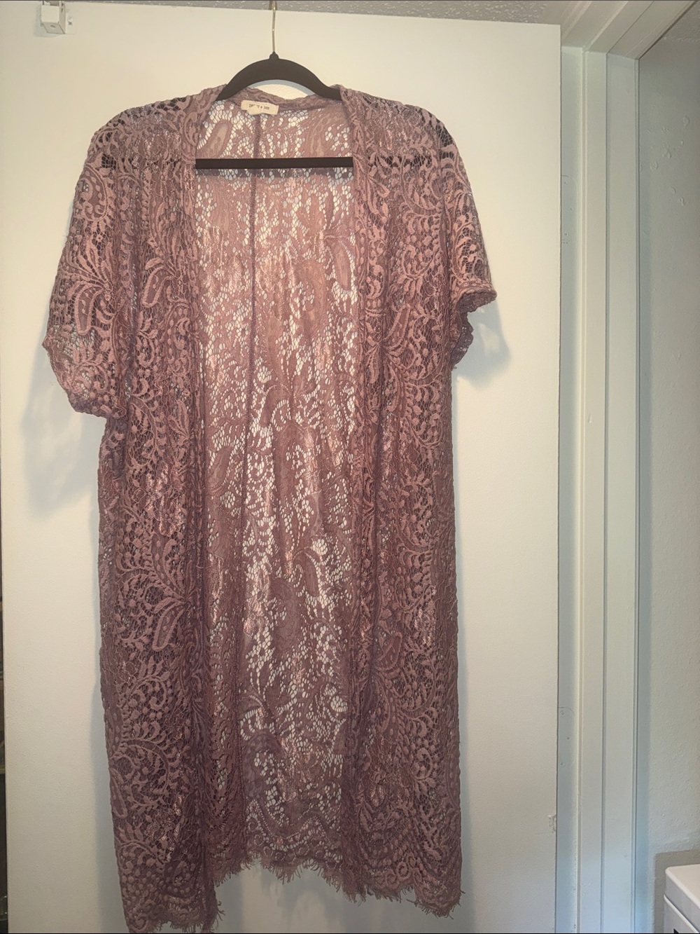 paper + tee Lace Crochet Cardigan in Mauve